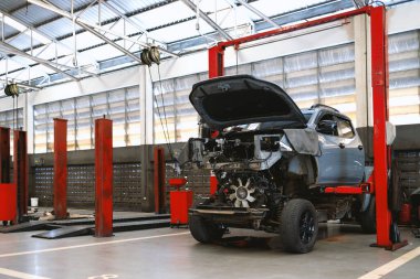 Araba tamiri ve bakım hizmetleri otomotiv endüstrisi için tasarlandı. Garajımızda ustalık ve güvenilir hizmet..