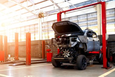 Araba tamiri ve bakım hizmetleri otomotiv endüstrisi için tasarlandı. Garajımızda ustalık ve güvenilir hizmet..