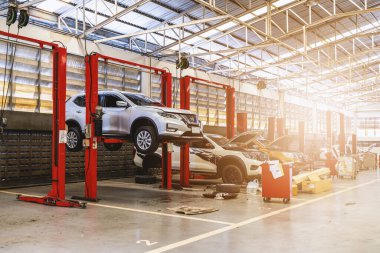 Araba tamiri ve bakım hizmetleri otomotiv endüstrisi için tasarlandı. Garajımızda ustalık ve güvenilir hizmet..