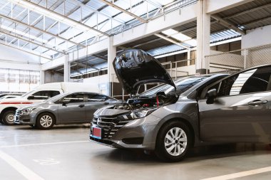 Araba tamiri ve bakım hizmetleri otomotiv endüstrisi için tasarlandı. Garajımızda ustalık ve güvenilir hizmet..