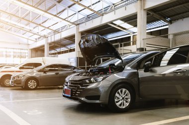 Araba tamiri ve bakım hizmetleri otomotiv endüstrisi için tasarlandı. Garajımızda ustalık ve güvenilir hizmet..