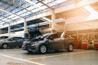 Araba tamiri ve bakım hizmetleri otomotiv endüstrisi için tasarlandı. Garajımızda ustalık ve güvenilir hizmet..