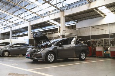 Araba tamiri ve bakım hizmetleri otomotiv endüstrisi için tasarlandı. Garajımızda ustalık ve güvenilir hizmet..