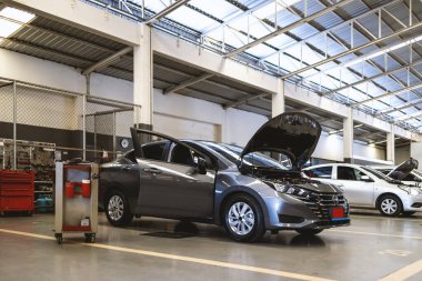 Araba tamiri ve bakım hizmetleri otomotiv endüstrisi için tasarlandı. Garajımızda ustalık ve güvenilir hizmet..