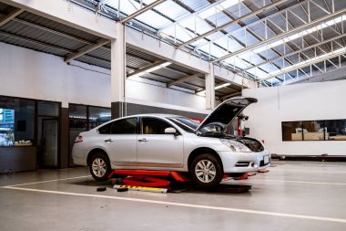 Araba tamiri ve bakım hizmetleri otomotiv endüstrisi için tasarlandı. Garajımızda ustalık ve güvenilir hizmet..