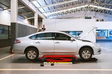 Araba tamiri ve bakım hizmetleri otomotiv endüstrisi için tasarlandı. Garajımızda ustalık ve güvenilir hizmet..