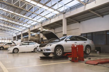 Araba tamiri ve bakım hizmetleri otomotiv endüstrisi için tasarlandı. Garajımızda ustalık ve güvenilir hizmet..