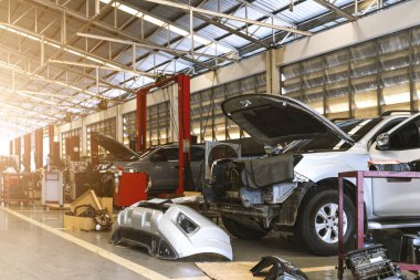 Araba tamiri ve bakım hizmetleri otomotiv endüstrisi için tasarlandı. Garajımızda ustalık ve güvenilir hizmet..