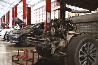 Araba tamiri ve bakım hizmetleri otomotiv endüstrisi için tasarlandı. Garajımızda ustalık ve güvenilir hizmet..