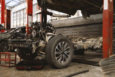 Araba tamiri ve bakım hizmetleri otomotiv endüstrisi için tasarlandı. Garajımızda ustalık ve güvenilir hizmet..