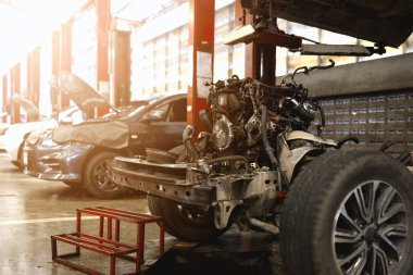 Araba tamiri ve bakım hizmetleri otomotiv endüstrisi için tasarlandı. Garajımızda ustalık ve güvenilir hizmet..