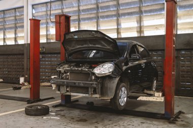 Araba tamiri ve bakım hizmetleri otomotiv endüstrisi için tasarlandı. Garajımızda ustalık ve güvenilir hizmet..