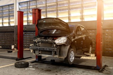 Araba tamiri ve bakım hizmetleri otomotiv endüstrisi için tasarlandı. Garajımızda ustalık ve güvenilir hizmet..