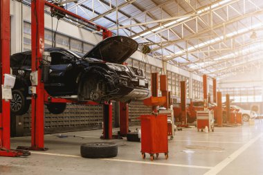 Araba tamiri ve bakım hizmetleri otomotiv endüstrisi için tasarlandı. Garajımızda ustalık ve güvenilir hizmet..