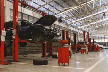 Araba tamiri ve bakım hizmetleri otomotiv endüstrisi için tasarlandı. Garajımızda ustalık ve güvenilir hizmet..