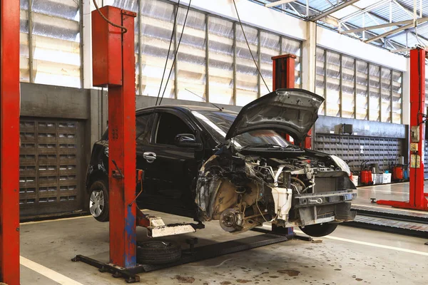 Araba tamiri ve bakım hizmetleri otomotiv endüstrisi için tasarlandı. Garajımızda ustalık ve güvenilir hizmet..