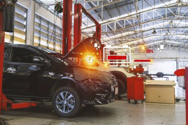 Araba tamiri ve bakım hizmetleri otomotiv endüstrisi için tasarlandı. Garajımızda ustalık ve güvenilir hizmet..