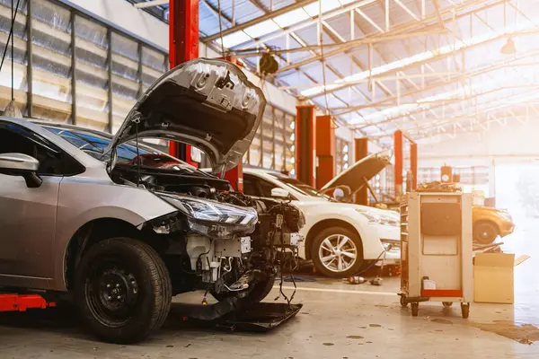 Araba Tamiri Bakım Hizmetleri Otomotiv Endüstrisi Için Tasarlandı Garajımızda Ustalık — Stok fotoğraf