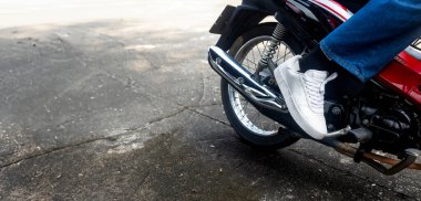 Motoru çalıştırmak için motoru çalıştırdım, motor bozuldu. Motor çalışmıyor. Motorun bir sorunu var.