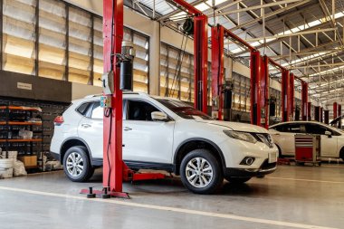 Araba tamiri ve bakım hizmetleri otomotiv endüstrisi için tasarlandı. Garajımızda ustalık ve güvenilir hizmet..