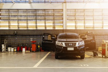 Araba tamiri ve bakım hizmetleri otomotiv endüstrisi için tasarlandı. Garajımızda ustalık ve güvenilir hizmet..