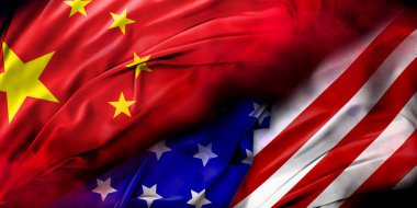 Ticaret savaş metni ve grafik çizelgesine sahip Çin ve ABD bayrakları, küresel pazar çatışmaları, tarifeler ve ekonomik etkileri simgeliyor