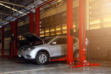 Araba tamiri ve bakım hizmetleri otomotiv endüstrisi için tasarlandı. Garajımızda ustalık ve güvenilir hizmet..