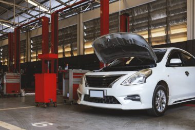 Araba tamiri ve bakım hizmetleri otomotiv endüstrisi için tasarlandı. Garajımızda ustalık ve güvenilir hizmet..