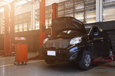 Araba tamiri ve bakım hizmetleri otomotiv endüstrisi için tasarlandı. Garajımızda ustalık ve güvenilir hizmet..