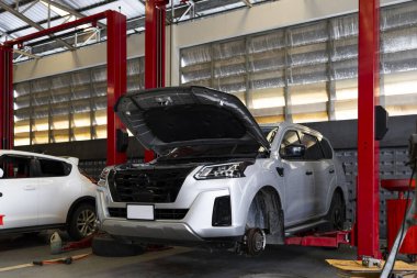 Araba tamiri ve bakım hizmetleri otomotiv endüstrisi için tasarlandı. Garajımızda ustalık ve güvenilir hizmet..