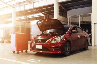 Araba tamiri ve bakım hizmetleri otomotiv endüstrisi için tasarlandı. Garajımızda ustalık ve güvenilir hizmet..