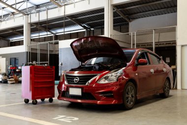 Araba tamiri ve bakım hizmetleri otomotiv endüstrisi için tasarlandı. Garajımızda ustalık ve güvenilir hizmet..