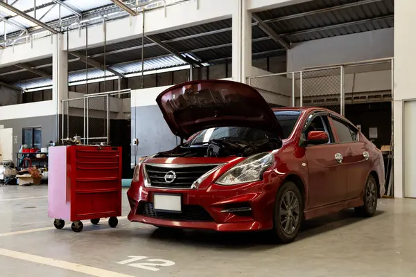 Araba tamiri ve bakım hizmetleri otomotiv endüstrisi için tasarlandı. Garajımızda ustalık ve güvenilir hizmet..