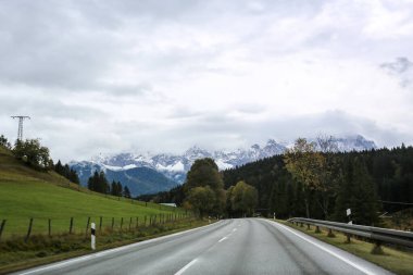 Garmisch Partenkirchen Mahallesi. Zugspitze Görünümü 