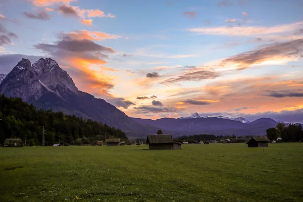 Lingkungan Garmisch Partenkirchen Pemandangan Zugspitze Saat Matahari Terbenam — Stok Foto