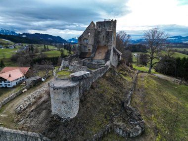 Kempten yakınlarındaki Ruine-Sulzberg, Allgaeu, Bayern, Almanya