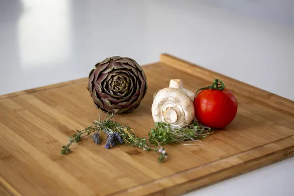 Artichoke Champignon Tomato Wooden Cutting Board — Stock Photo, Image