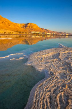 Ölü Deniz, İsrail, tuzlu sahil, Ein Bokek bölgesindeki Oteller ve Spa merkezleri. Sedef Hastalığı üzerine iklim terapisi