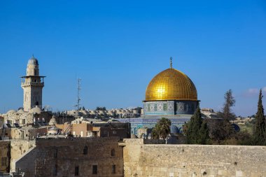 Arka planda Kubbe of the Rock ile Batı Duvarı, Kudüs