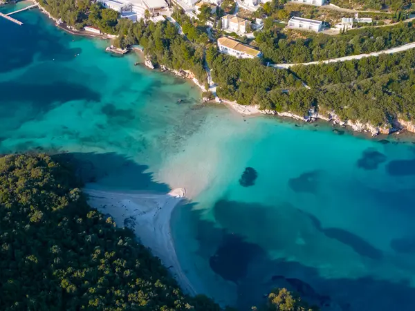 Yunanistan 'ın Mora kentindeki Sahil Kenti ve Marina Havacılık Manzarası