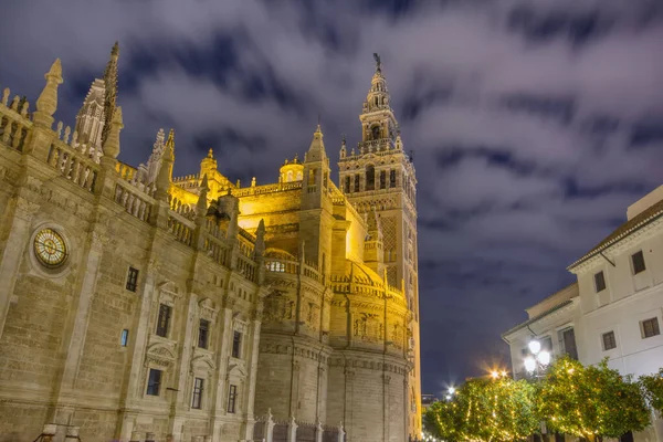 Nachtzicht Kathedraal Van Sevilla Met Zijn Prachtige Giralda Andalusië Spanje — Stockfoto