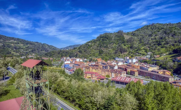 Asturias的Sotrondio镇的空中景观 从Pozo Villar看到 关闭了煤矿 西班牙 — 图库照片