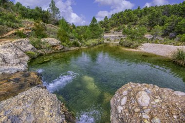 La Pesquera, Beceite, Teruel, İspanya 'daki Ulldemo nehrindeki doğal göl..
