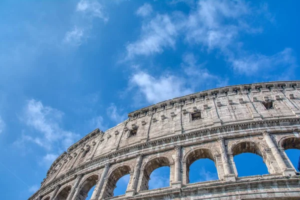Uitzicht Het Colosseum Rome Italië Blauwe Lucht — Stockfoto
