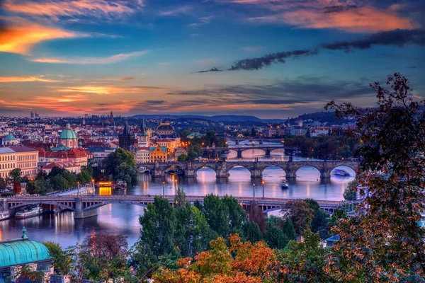 Карлов Мост Карлов Мост Малая Городская Башня Прага Осенью Восходе — стоковое фото