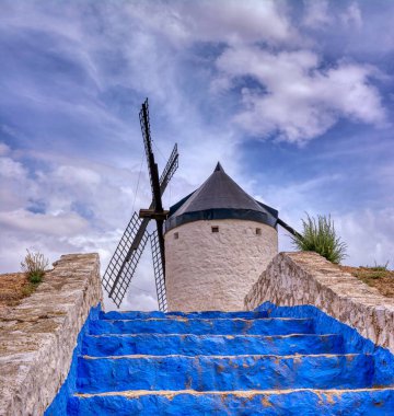 Consuegra 'daki Cervantes Don Kişot yel değirmenleri. Kastilya La Mancha, İspanya, Avrupa