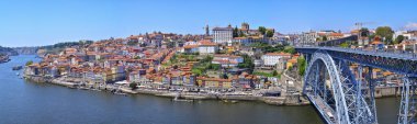 Porto, Portekiz - 19 Mayıs 2018: Portekiz 'in Porto Tarihi Merkezi. 