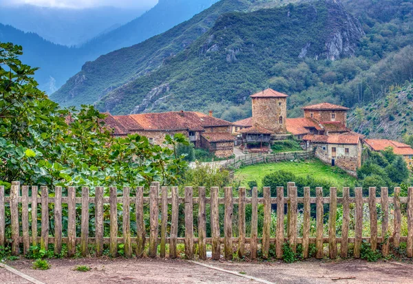 Asturias山中世纪村庄Bandujo的景观 西班牙北部 — 图库照片