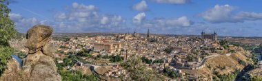 İspanya, La Piedra del Rey Moro 'nun bakış açısından Toledo' nun panoramik görüşü.