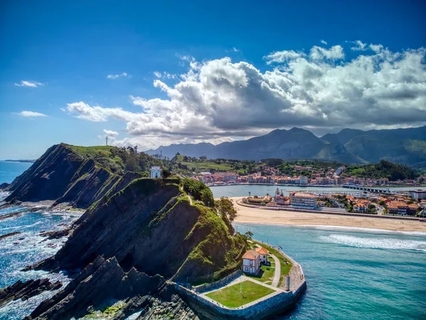 Widok Lotu Ptaka Ribadesellę Jej Ujście Asturii Hiszpania — Zdjęcie stockowe